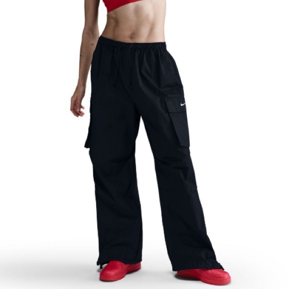 Nike - NWT - XL -  Black Cargo Pants - Oversized fit - Mid Rise stacked Length - Picture 2 of 6